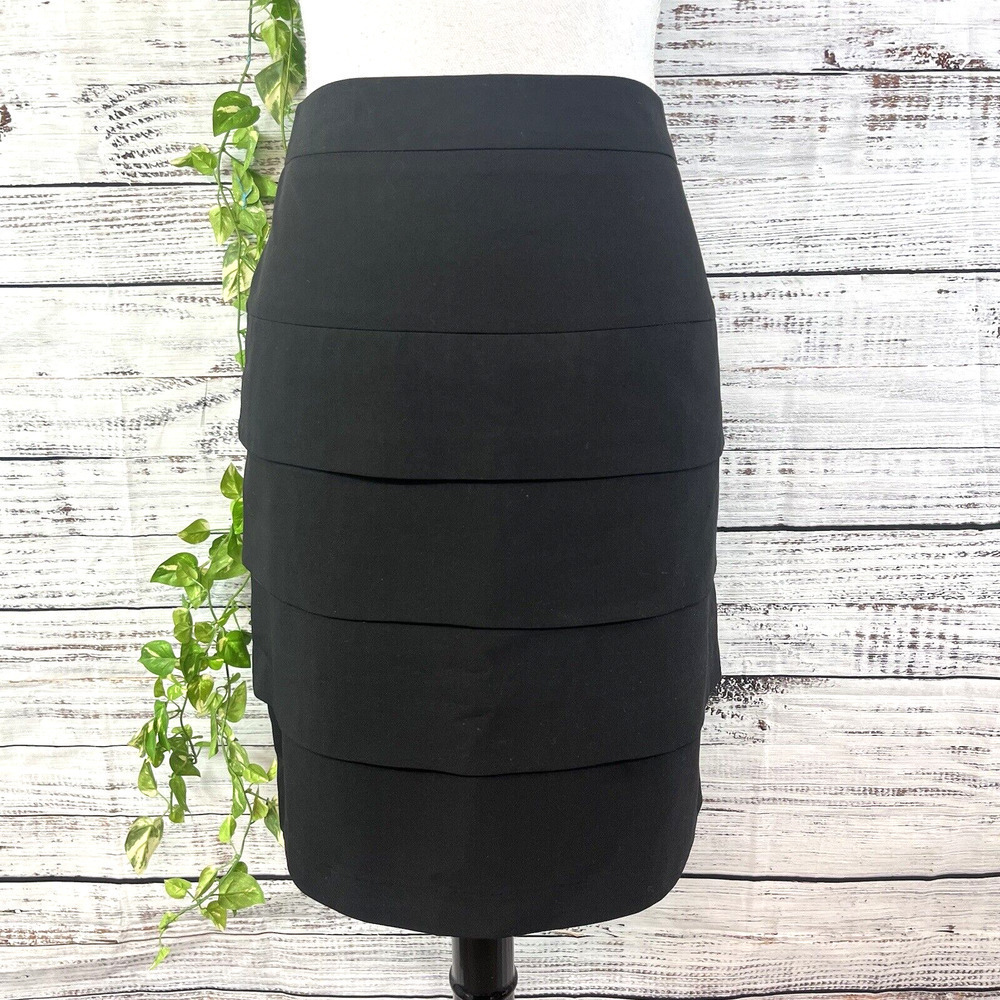 Larry Levine Skirt size 4 Classic Black Straight Kneed Layers Career Washable